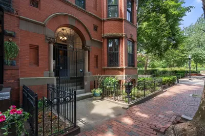 26 Wellington Street #4
