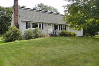 11 Meadow Rd