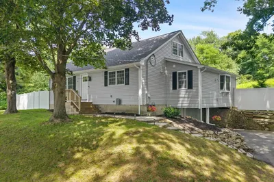 11 Mendon Road 1