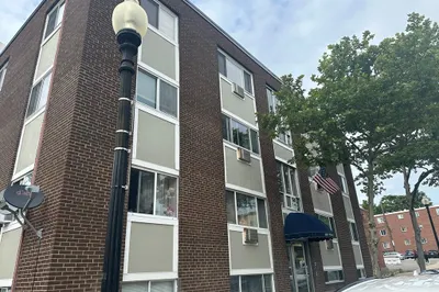 461 Washington St #202