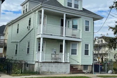 831 Belleville Ave #3 1