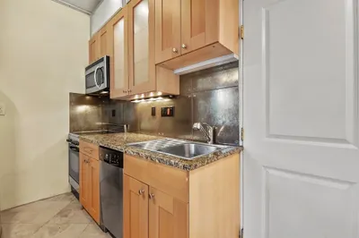 702 Massachusetts Ave #6