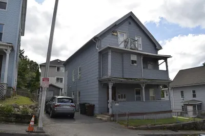 10 Whitney St 1