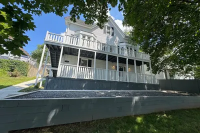 190 Common St 1