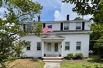 685 N Main St 1