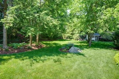 1 Huckleberry Ln 1