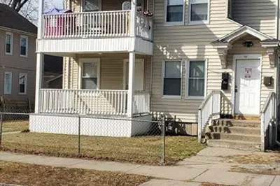122 Middlesex St 1