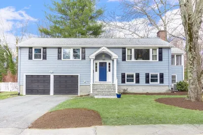 10 Woodmere Rd