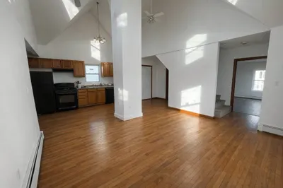 138 Ferry St #2