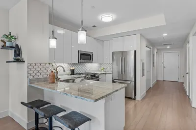 121 Portland St #601 1