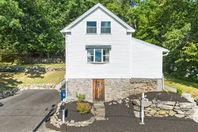 115 Winter St 1