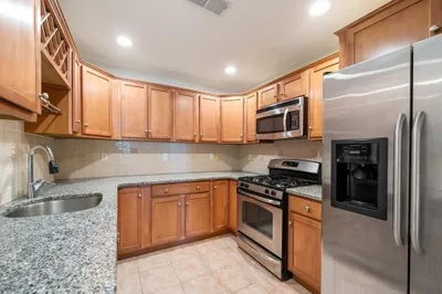 120 Wyllis Ave #426