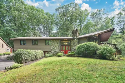 215 Barry St 1