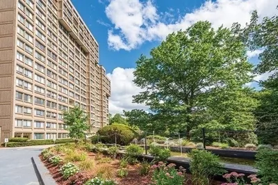 250 Hammond Pond Parkway #907S
