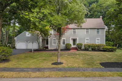 16 Dartmoor Dr 1