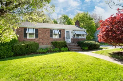 81 Livoli Ave