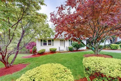 10 Briarwood Rd
