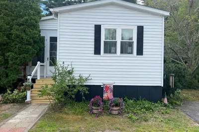8 Jefferson Way 1