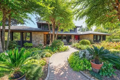 50 SW Main St 1