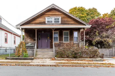 24 Garrison St