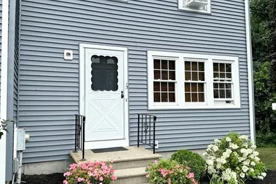 13 Cedar Sq #13