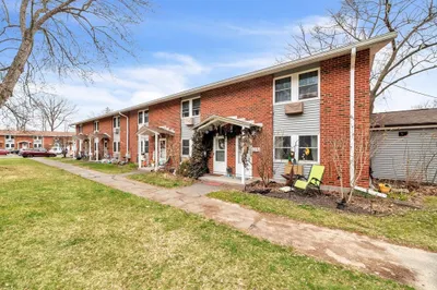 127 Manor Court #127