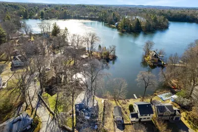 68 Lakeshore Dr
