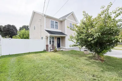 22 Grand Ave 1