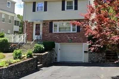 36 Howland St