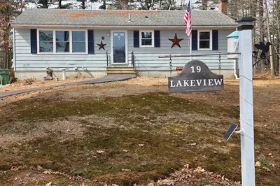 19 Lakeview Rd