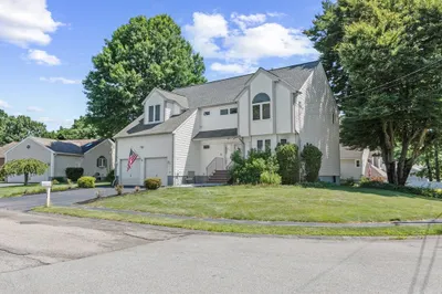 54 Jennifer Rd 1