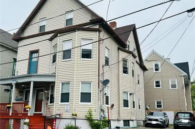 19 Emmett St