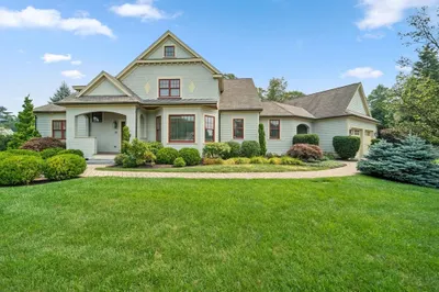 22 Whitehall Cir 1