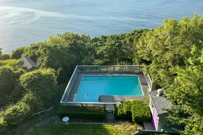 80 Bay Shore Dr