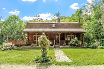 40 Lombard Rd 1