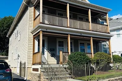 89 Perthshire Rd #2