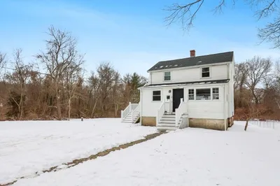 20 Pleasant St 1