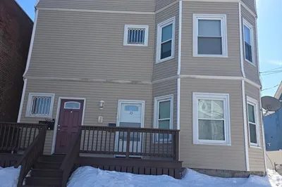 23-25 East Chestnut St 1