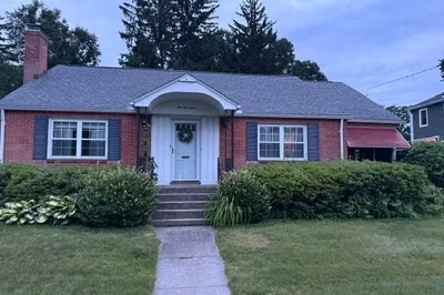 117 Hopkins Pl 1
