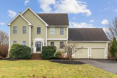 150 Moffett St 1