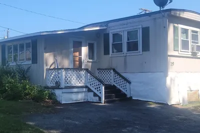 300 Nathan Ellis Hwy #19 1