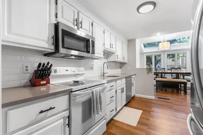 208 Brickett Hill Cir #208 1