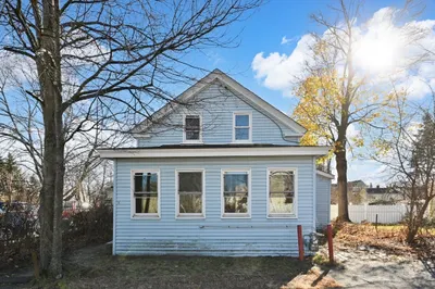 19 Front St