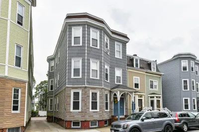 881 E 4th St 1