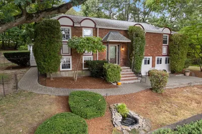 17 Fieldstone Drive
