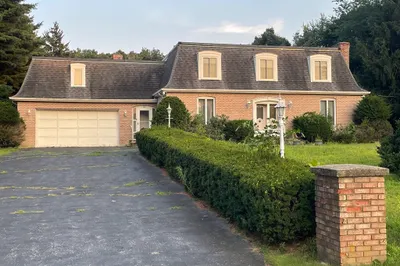 100 Peartree Dr 1