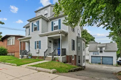 563-565 Salem St