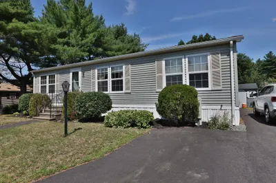 2 Douglas Dr