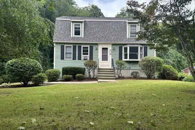 689 Pleasant St 1