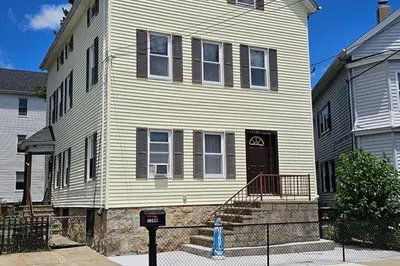 1380 Globe St 1